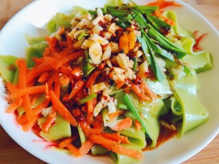 17、翡翠凉皮（不用洗面的凉皮）,浇在凉皮上拌匀即可