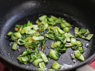 13、上海咸肉菜饭,翻炒均匀