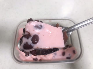 9、草莓蜜豆布丁,草莓蜜豆布丁完成了！