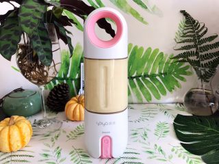 6、奶香金瓜燕麦糊,双击启动，榨汁机开始工作，由于即食燕麦片比较硬，所以我们要用两个程序，即80秒