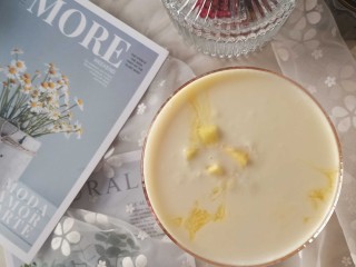 15、缤纷水果西米露,如果不放其他水果，就是一杯芒果西米露。水果可以根据自己喜好选择