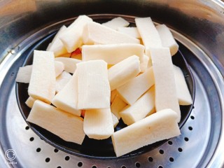 2、山药芝士饼,上锅蒸熟