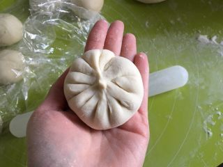 11、牛肉馅饼,收口捏紧