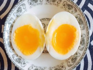 7、初夏的小清新——豆乳凉面,完美的溏心蛋就做好了！