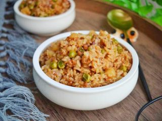 18、懒人美食之～肉末洋葱双豆焖饭,煮饭程序结束，香喷喷、超美味的肉末双豆焖饭就完成了！赶紧吃起来！