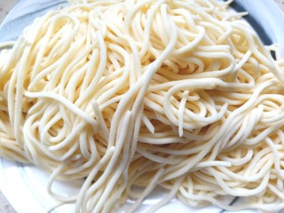 9、葱油拌面,备好面条