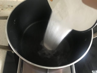 6、火龙果果冻,再加入白凉粉