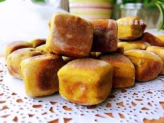 13、平底锅高钙小馒头,一口一个。