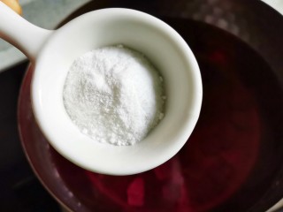 5、蓝莓冻撞奶,加2勺白凉粉。