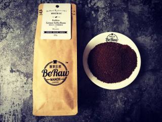 3、原创|热带雨林圣诞咖啡,选用新鲜烘焙的咖啡豆20克研磨成砂糖颗粒粗细;