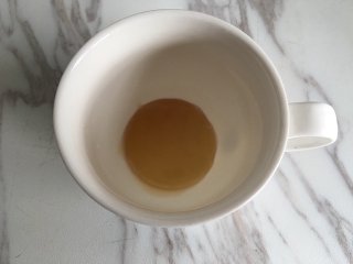 5、原创|热带雨林圣诞咖啡,咖啡杯中放入适量蜂蜜;