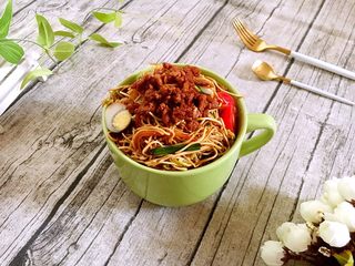 19、香辣肉末炒面,成品图。