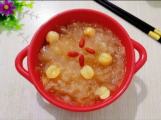 10、莲子银耳羹,银耳莲子羹