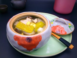 22、焖烧罐凉瓜黄豆排骨汤,一款美味的凉瓜黄豆排骨汤呈现在眼前，十月一回家路上也可以喝上美味的炖汤了