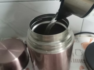 2、手工酸奶,焖烧杯热水预热