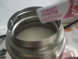 5、手工酸奶,加入菌粉