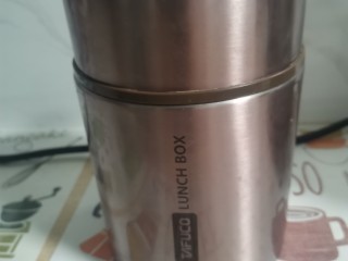 7、手工酸奶,搅拌均匀后盖好放8个小时