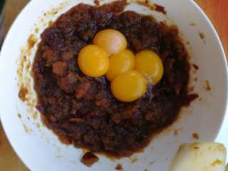 9、枣糕,加入鸡蛋