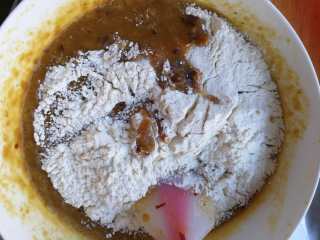 14、枣糕,筛入低筋面粉