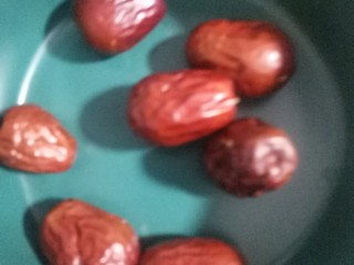 5、木瓜炖奶,红枣洗干净控干