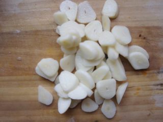 3、最简易焗饭,蒜切片