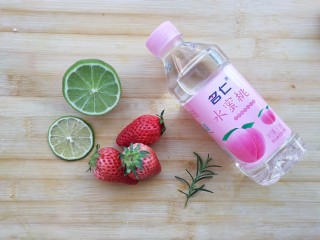 1、这杯粉粉的草莓气泡水，原你一个少女梦,准备好所有食材