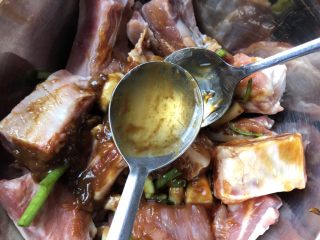 7、美味烤排骨,料酒