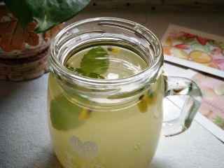 8、百香果薄荷蜂蜜水,即可品尝了