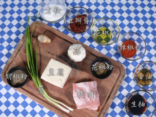 1、麻婆豆腐,准备原料