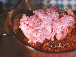 13、麻婆豆腐,加入肉末