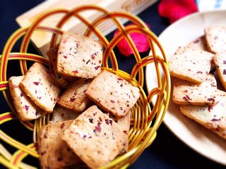 21、蔓越梅曲奇饼干,冷却后放入封闭的容器中保存，不要受潮，保持香脆。