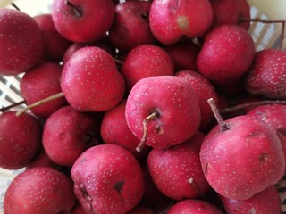 1、山楂果汁,山楂洗干净