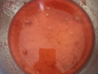 5、山楂果汁,把山楂捞出去可以做山楂糕