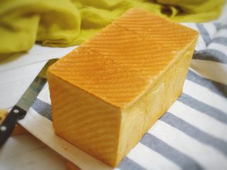 11、吐司面包,烤好后立刻倒出吐司，冷却后切片食用