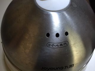 3、日式双茄意面,盖上锅盖蒸5分钟