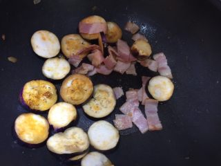 14、日式双茄意面,翻面煎香后放入培根一起煎香