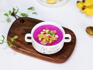 7、火龙果香蕉奶昔,做为营养早餐非常不错，可以搭配三明治或面包都是可以的。