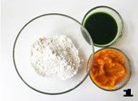 1、【向日葵面点】,准备好食材。菠菜提前打汁，南瓜蒸熟碾碎成泥。