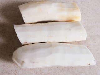 1、山药鸡蛋饼,山药去皮，切小段