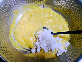 6、山药鸡蛋饼,加入白糖，不喜欢可以不放