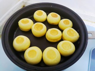 17、山药鸡蛋饼,两面都成金黄色就好了。