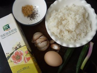 1、金蒜炒饭, 各材料