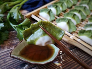 20、翡翠饺子——用一盘情意绵绵的饺子温暖整个冬天,锅中加宽水煮至微开,下入饺子,煮三个开,点两次水,饺子就可出锅啦!