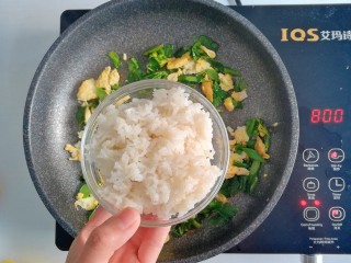 10、午餐-鸡蛋芥兰炒饭,加入米饭
