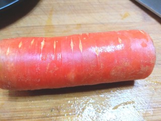 2、雪碧凉面,胡萝卜洗净