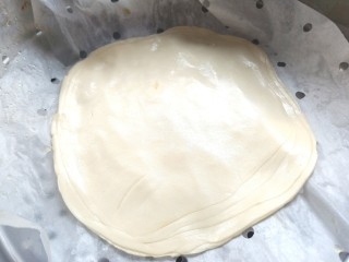 15、薄皮虾米鸡蛋韭菜盒子,入锅中，水开后蒸5分钟