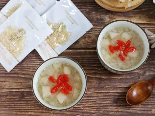 11、银耳雪梨羹,喜欢的朋友快来试试吧!