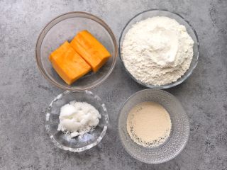 1、南瓜玫瑰卷,食材准备：中筋面粉200g、去皮南瓜85g、温水25g、白糖20g、酵母3g