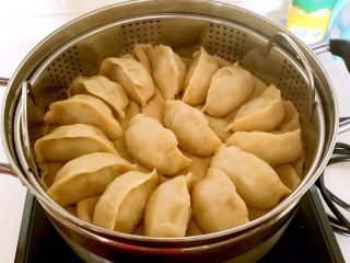 27、东北酸菜饺子,酸菜猪肉馅蒸饺熟了