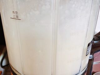 9、鲜椰浆苦咖啡绵绵冰（椰子油奶白顺滑诱人极了）,选择冰沙键，打40秒即可。